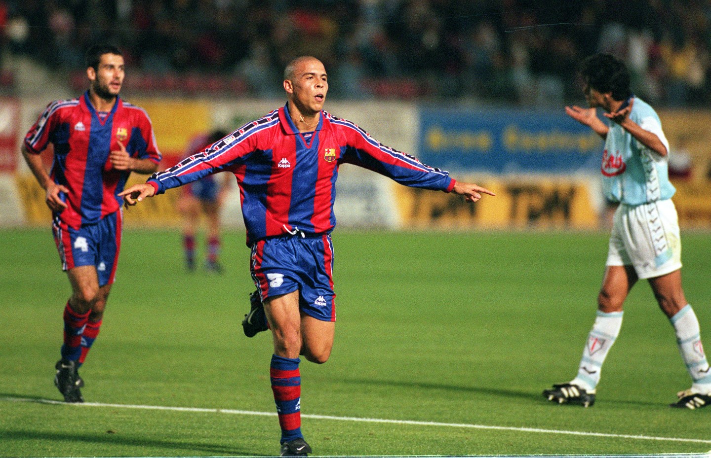 Footballing Icons: RONALDO R9